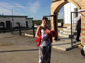 На руках у крестной мамы
