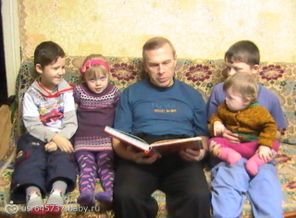 Вот за таким занятием дети могут долго сидеть.