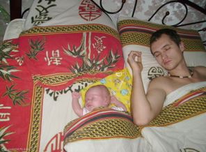 Доча с папой спят!