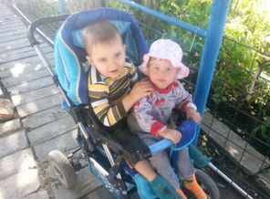 с сестренкой