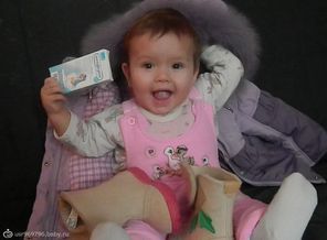 Куртка нас всегда согреет. В ней выходим мы гулять. Пусть повсюду ветер веет — Будем весело играть!