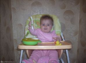 Учимся кушать своими столовыми приборчиками )