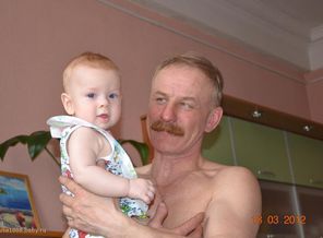 наше рыжее солнышко похож на деда ))