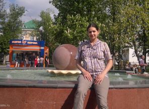 присели отдохнуть возле фонтана!