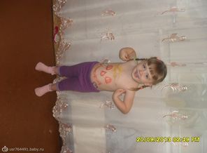 наша девочка Дина со смайликом на животе)