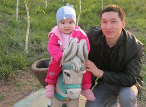 Папа и дочь, гуляем по городу.