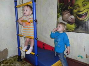 С троюродной сестричкой))