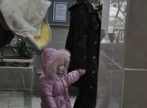 Выходим из роддома.