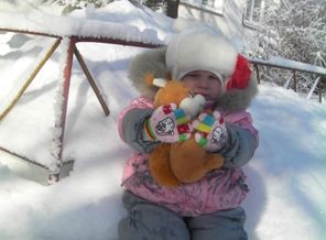 Трое на заснеженной дорожке