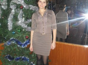 возле елочки