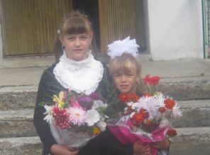 две школьницы