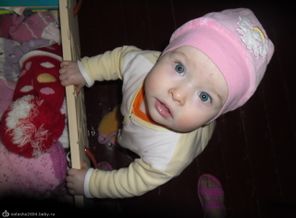 мама меня допустила к комоду с вещами)))