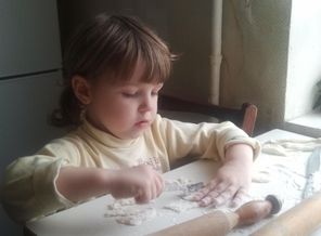 мамина помощница..