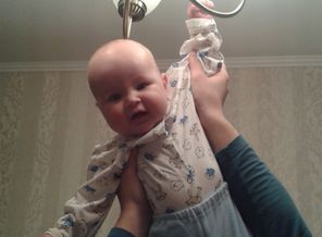Кирюшка полетел на люстре)
