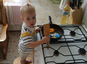 Буду маме помогать, рыбку в масле запекать! ОЛЕЙНА я тебя люблю! Накормим мы с тобой семью!