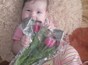 эх,папа вкусные цветы маме подарил)))5 мецев)