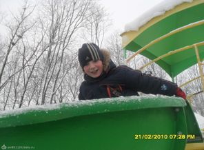 Люблю горки,санки и коньки!