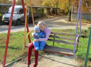 Обнимашки с сестричкой