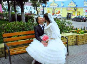 на самом деле нас там на лавочке трое =))