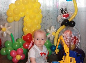 моему крохе уже годик!вот какой у меня именинник!