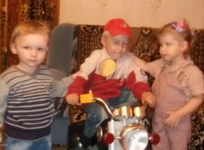 В гостях у Димы Илюша и Лариса