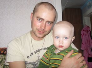Одно личико, просто уменьшенная копия.