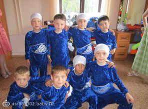 мой сын танцует в коллективе (первый, в первом ряду слева)