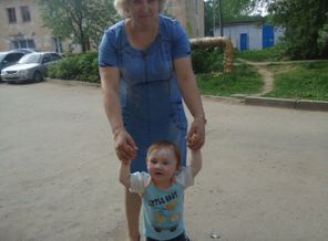 гуляем с бабушкой)