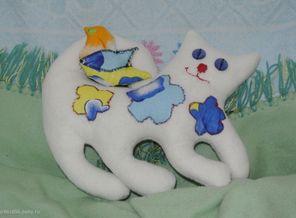 Цветущий котик с птичкой