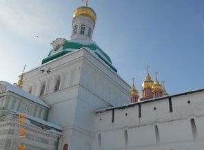 Святые ворота и внешние стены Лавры