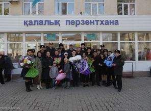 Всем миром с моряками;-))