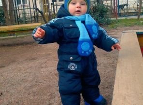 Егорка на прогулке)