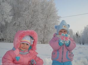 Ой мороз, мороз, мороз! Снегом ветки все занес, а мы не боимся,а мы веселимся!