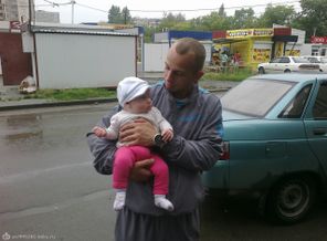 С папой на прогулке