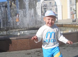 Мамино *солнышко* бегает на солнышке!