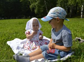 зайки на лужайке