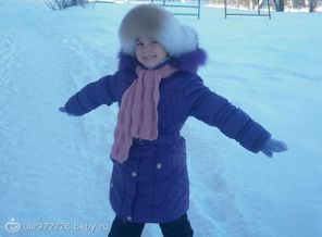 Лерочка на прогулке
