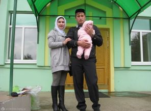 Около мечети. Наша маленькая семья.