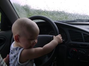 У меня папа и автокресло в одном лице!