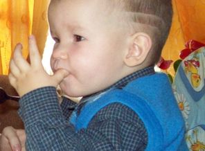 Знаете, могу вот так облокотиться на стул и наблюдать за ним. И как же я себе завидую, что у вас нету такого прекрасного мальчика как он!!!!