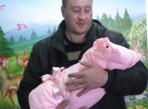 Папа и дочь.Вторая их встреча.Первая была в родовой)))