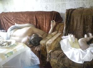 в какой позе Вика играется, папе спать нравится))