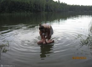Купаться любим с самого рождения,даже в речке!)