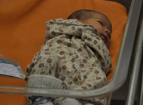 В роддоме. День выписки. Привезли одеваться.