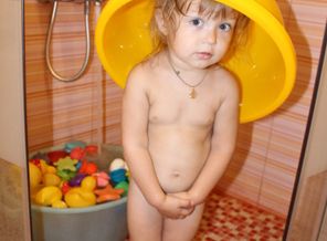 Я уже большая и принимаю ванны самостоятельно)))