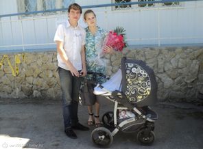 мы с мужем на выписке с род.дома.