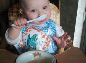 Первая ложечка!