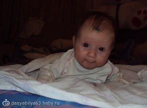 лежим на животике. 1 месяц.