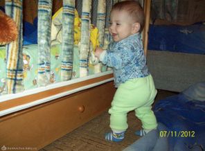 Антиударная кровать ;-) Учимся ходить, без происшествий...