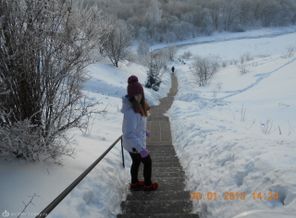 Радонеж: дорожка в источнику и купальне
